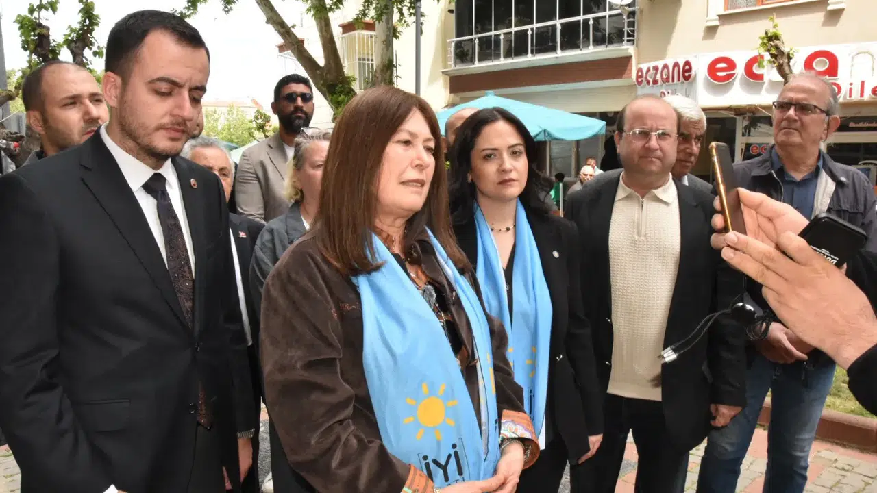 İYİ Partili Sunat Manisa’da esnaf ve emeklilerin sorunlarını dinledi