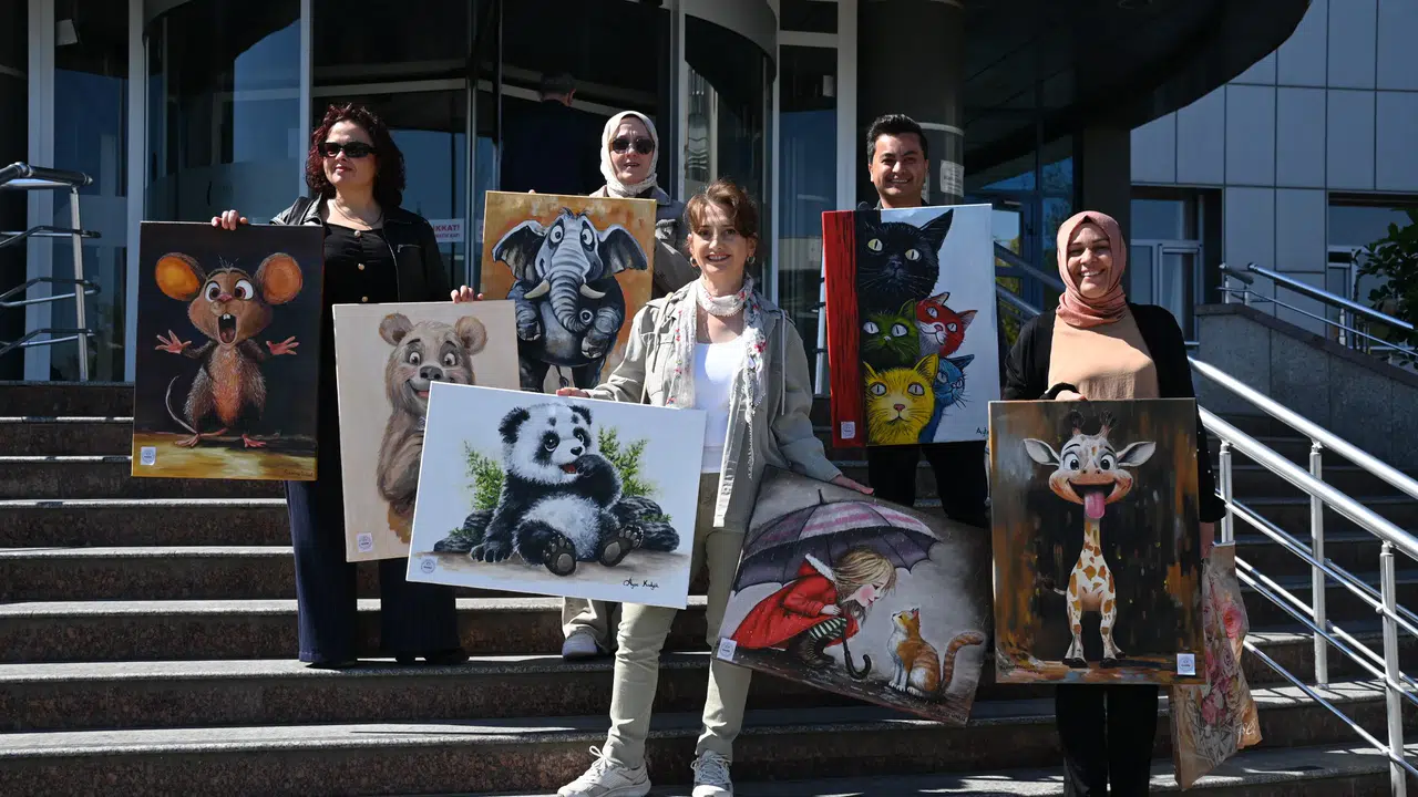 Büyükşehirden tedavi gören miniklere moral