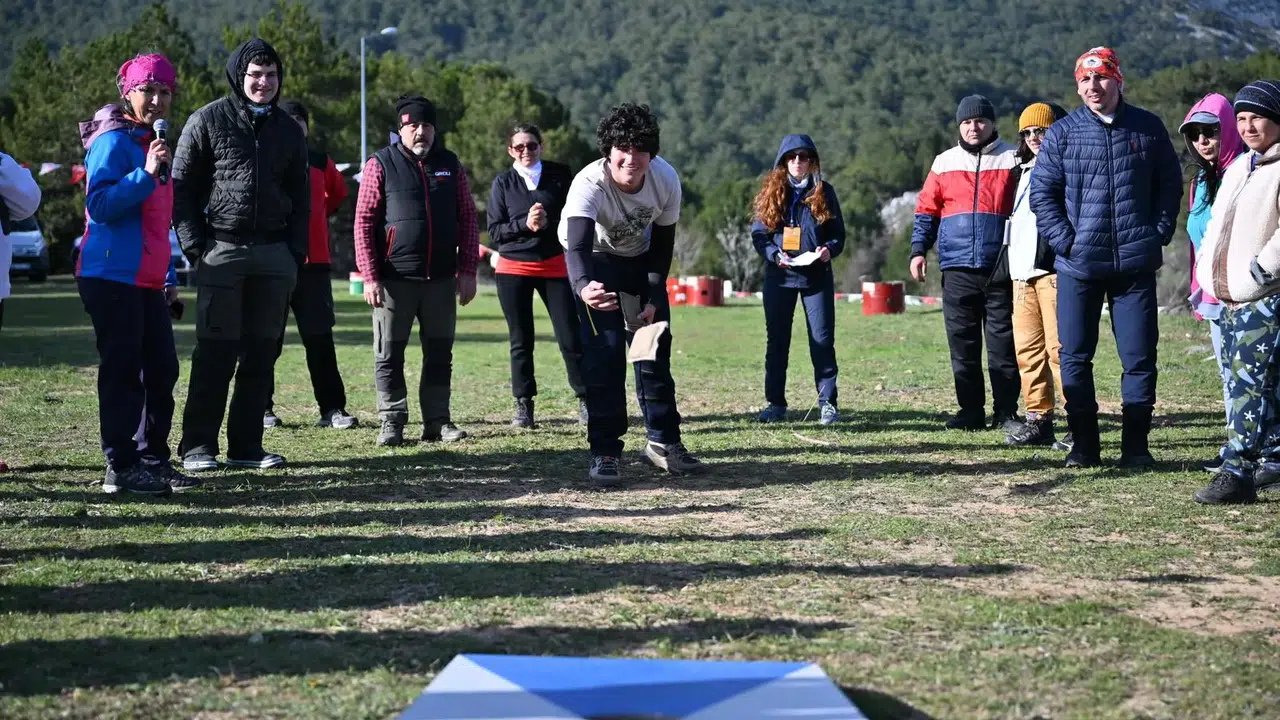 Spil Dağı Kamp Etkinliği  ile unutulmaz bir gün yaşadılar