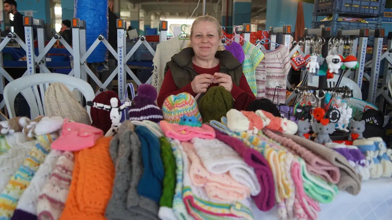 El emekleriyle aile bütçelerine katkı sağlıyorlar