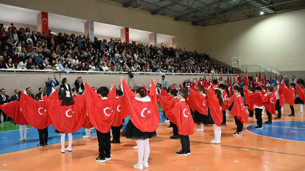 Manisa'nın ilçelerinde Çocuk Bayramı coşkuyla kutlandı