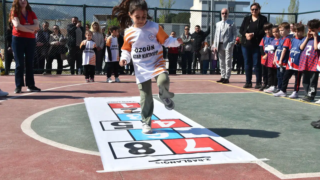 Şehzadeler’de Geleneksel Çocuk Oyunları yarışması