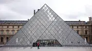 Louvre Müzesi'nden 7 dakikada 88 milyon euroluk soygun