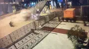 Otomobil üst geçide çarptı: 1 ölü