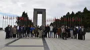 KAHRAMAN GAZİLER ÇANAKKALE’DE ŞEHİTLİĞİ ZİYARET ETTİ