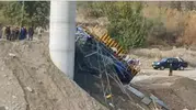 Viyadük inşaatında iskele çöktü: 3 ölü!