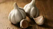 Sarımsak Kokusu Ele Neden Siner ve Nasıl Geçer? İşte Bilimsel Açıklama ve Etkili Çözümler