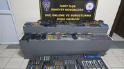 Yüzlerce ruhsatsız delici ve kesici alet ele geçirildi
