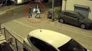 Böyle şaka olmaz! Silahı görenlerin yüreği ağızlarına geldi