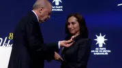 Cumhurbaşkanı Erdoğan CHP'nin bir Özlem'ine daha AK Parti rozeti taktı
