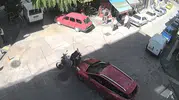 Havada takla atan motosikletli hiçbir şey olmamış gibi ayağa kalktı