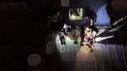 Kendisini kurtarmaya gelen ekiple birlikte çatıda mahsur kaldılar