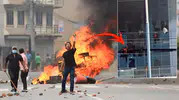 Z kuşağı ülkeyi yakıp yıkıyor