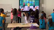 Köy okulu öğrencilerinde akıllı tahta heyecanı