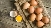 Yumurtanın Tazeliği Nasıl Anlaşılır? Fener Yöntemiyle Hem Sağlığınızı Koruyun Hem İsrafı Önleyin