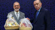 Cumhurbaşkanı Erdoğan’a mesir macunu takdim edildi