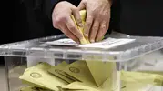 Seçmenin tercihi değişiyor mu? Yeni ankette iki farklı tablo ortaya çıktı