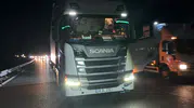 Yolun karşısına geçerken canından oldu