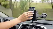 Araçta Telefon Tutucu Yasak mı? Ön Cama Monte Edilen Aparatlar İçin Yeni Kural Netleşti