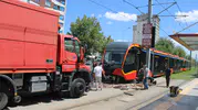 Tramvayın çarptığı genç kadın hayatını kaybetti