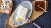 Kaymak kaç gün dayanır? Buzdolabında saklama süresi ve bozulduğunu gösteren işaretler