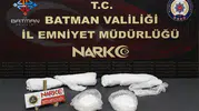Kolundaki alçıya bakın ne koymuş!