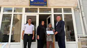 Simit satarak aldıkları evlerini jandarmaya bağışladı