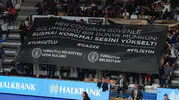 Turgutlu'da basketbol maçında taraftardan anlamlı mesaj