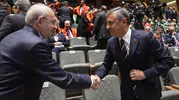 Özgür Özel ve Kemal Kılıçdaroğlu'ndan sürpriz tokalaşma