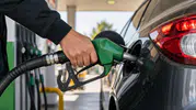 Akaryakıtta Yeni Zam Sinyali mi? Petrol Yükseliyor, Sürücülerin Gözü Pompa Fiyatlarında