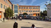 Okul önünde silahlı saldırı: Veliler çocukları için koştu