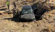 Takla atan araç şarampole uçtu: 3 yaralı