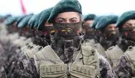 Kadınlara askerlik zorunlu mu olacak?