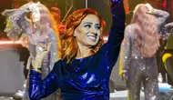 Sahnede kendinden geçen Yıldız Tilbe bakın ne yaptı
