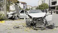 Feci kaza iki otomobili hurdaya çevirdi