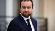 Yeni hükümetin kurulmasından saatler sonra istifa etti