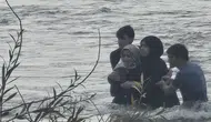 Korku dolu anlar: 4 kişilik aile birbirine sarılarak hayatta kaldı
