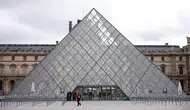 Louvre Müzesi'nde 7 dakikada 88 milyon euroluk soygun