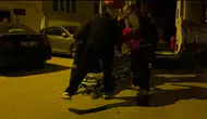 Evlerinde otururken tepelerine tavan çöktü