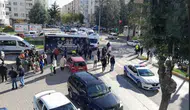 Halk otobüsü kamyona çarptı: 22 öğrenci yaralandı