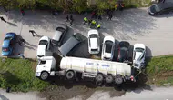 Zincirleme trafik kazasında yağ tankeri devrildi, 7 araç hasar gördü