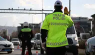 Yeni trafik cezaları açıklandı: Drift yapan, telefonla konuşan yandı!