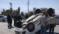 Kontrolden çıkan araç ters döndü