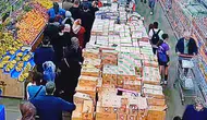 Marketteki hamsi kuyruğu şok etti
