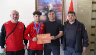 İl Müdürü Yunus Öztürk’ten Milli Güreşçiye Tebrik