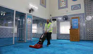 Yunusemre Belediyesi camileri temizlemeye devam ediyor