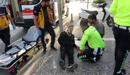 Yayaya çarpmamak için motosikleti devirdi kendi yaralandı