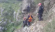 Dağda mahsur kalan vatandaşı itfaiye kurtardı