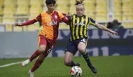Kadınlar derbisinde Galatasaray'ı deviren Fenerbahçe 11'de 11 yaparak liderliğe yükseldi