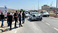 İki otomobil çarpıştı: 2 yaralı